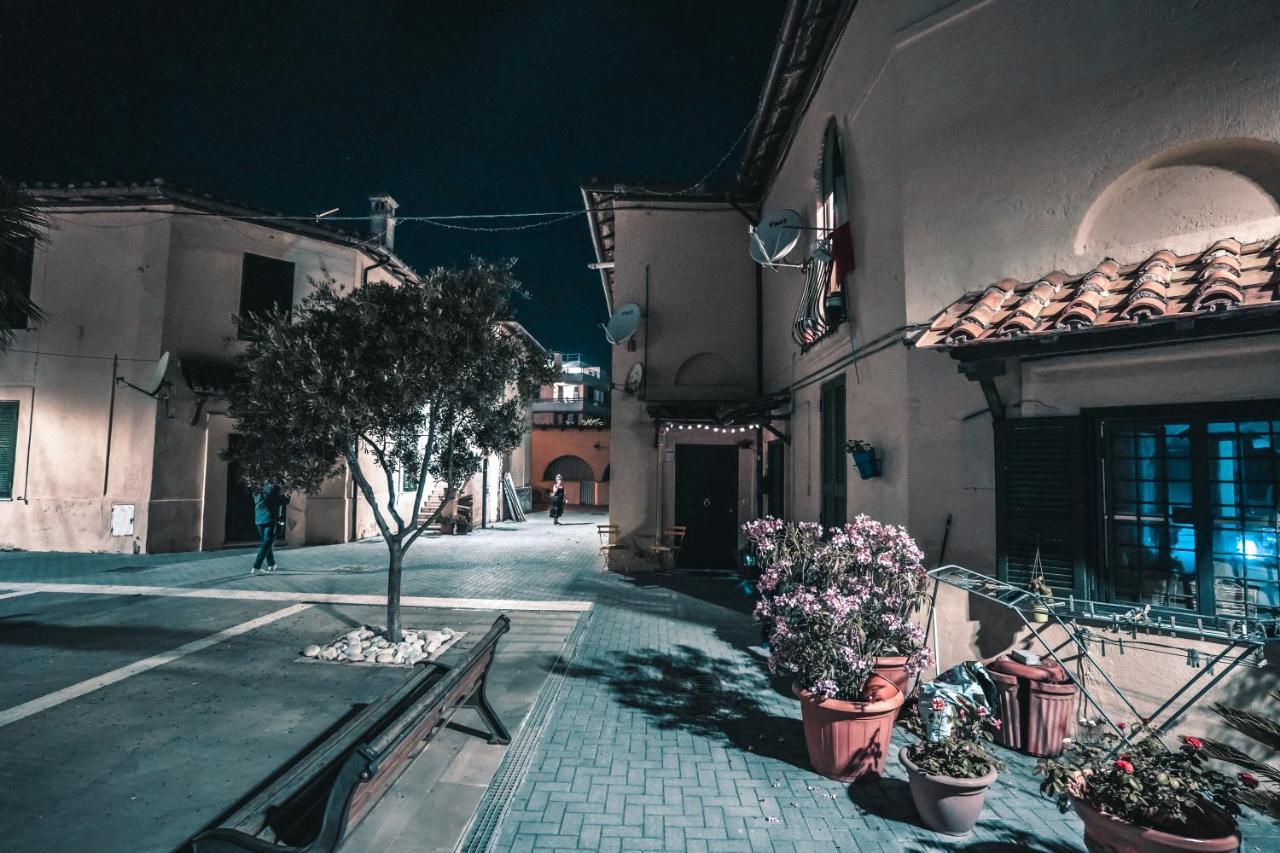 Roma Al Mare! Le Comete Del Borghetto Лідо-ді-Остія Екстер'єр фото