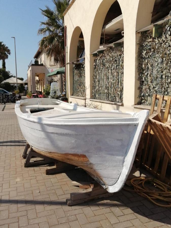 Roma Al Mare! Le Comete Del Borghetto Лідо-ді-Остія Екстер'єр фото